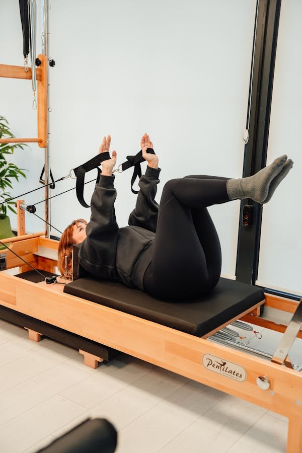 Équipement pilates : choisissez le mat, accessoires et tenues idéales
